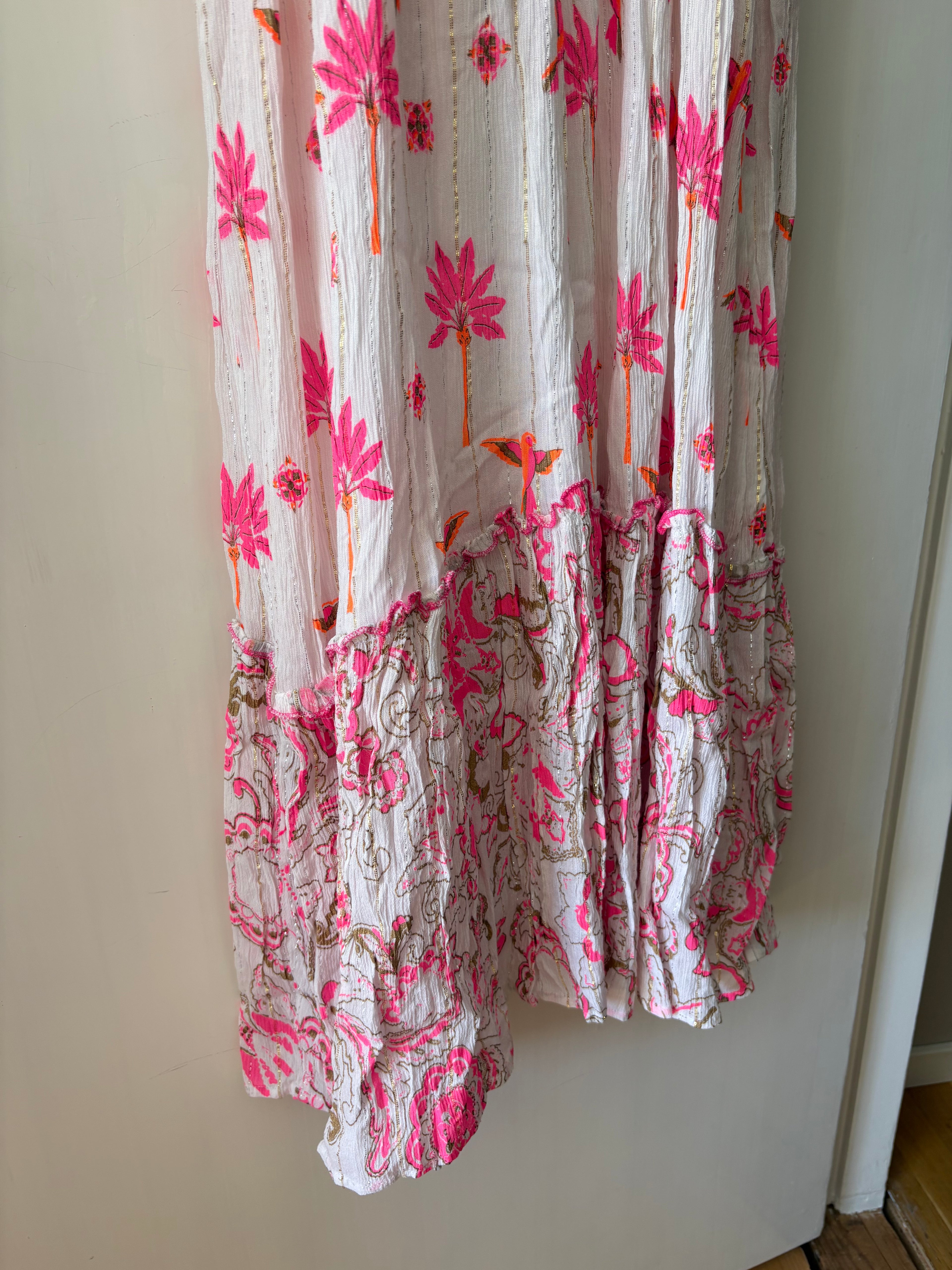 Lång klänning vit/rosa broderier från Lula Natura