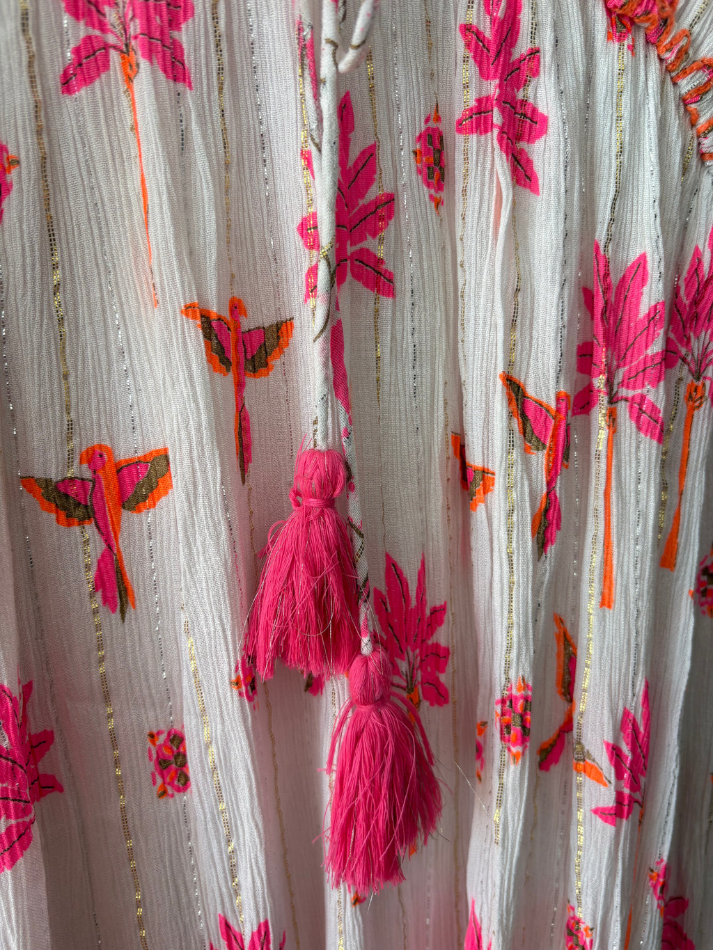 Lång klänning vit/rosa broderier från Lula Natura