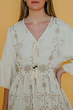 Bianca Kort Klänning beige – Lula Natura